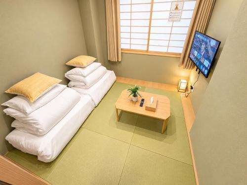 QC1, Bus Stop 2m, Sensoji 9m, 2 Futons