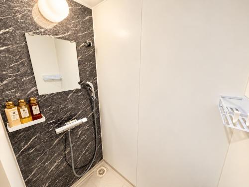 QC401, Newly Built in 2026, Traditional Tatami Room for 2, Double Futon, Private Kitchen, 9-Min Walk to Senso-ji