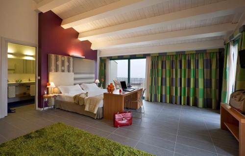 Postel nebo postele na pokoji v ubytování Poggio Del Sole Hotel