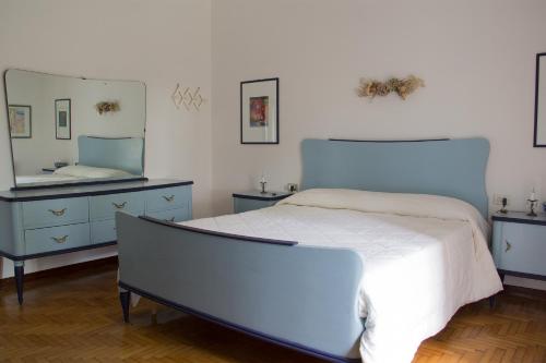 a bedroom with a bed and a dresser and a mirror at Il Giardino in Trenzano
