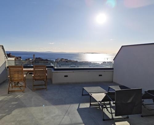 Spyro Apartment- Private rooftop terrace, jacuzzi & seaview