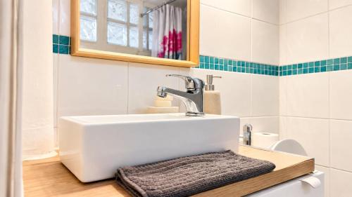 Saint-Germain Studio Apartment Near Notre-Dame