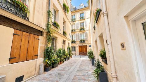 Saint-Germain Studio Apartment Near Notre-Dame