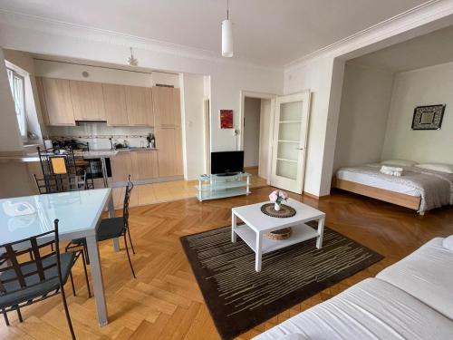 Apartment with balcony-6 minutes from the railway