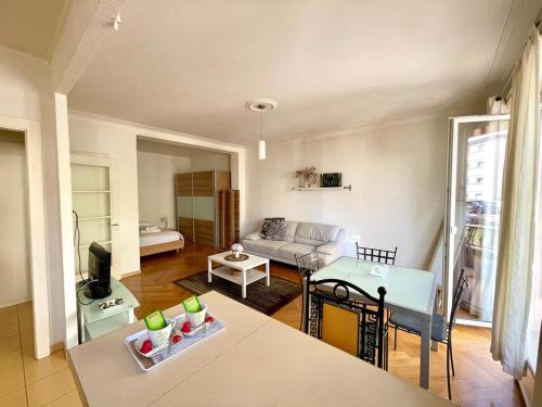 Apartment with balcony-6 minutes from the railway