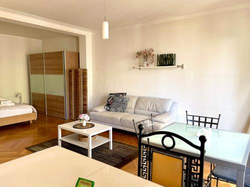 Apartment with balcony-6 minutes from the railway