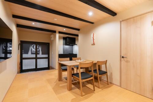 鶴Inn 贅沢な和モダン一軒家 鶴橋駅徒歩4分 難波 梅田 天王寺 関西空港 奈良へ直通 花夕居