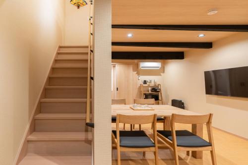 鶴Inn 贅沢な和モダン一軒家 鶴橋駅徒歩4分 難波 梅田 天王寺 関西空港 奈良へ直通 花夕居