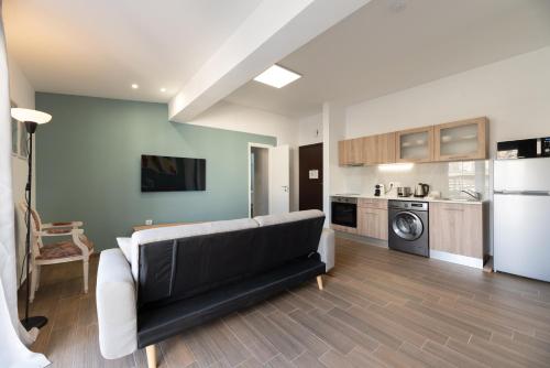 Sunlit Escape 1BR apartment with Balcony