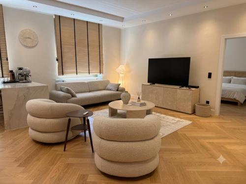 2BR, luxury, first district