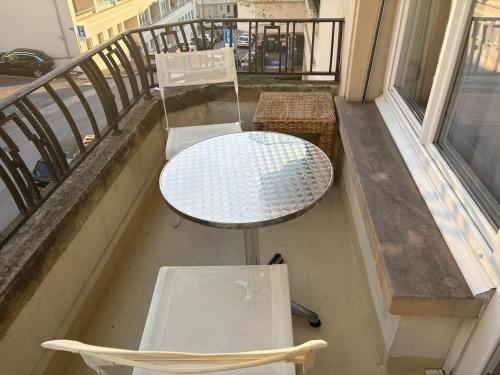 Fully Furnished down town