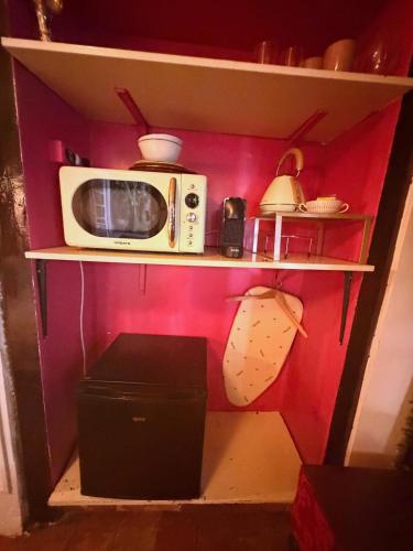 Sintra Center Studio with Private Garden Jacuzzi and BBQ