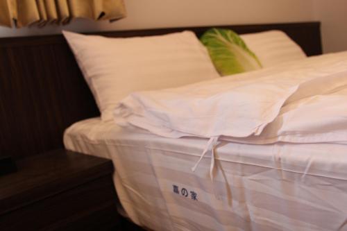 Una cama o camas en una habitación de 嘉的家