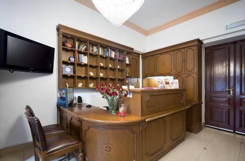 a home office with a desk and a tv at Ventus Rosa Apartments in Krakow