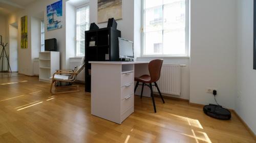 Spacious design apartment with balcony & fireplace