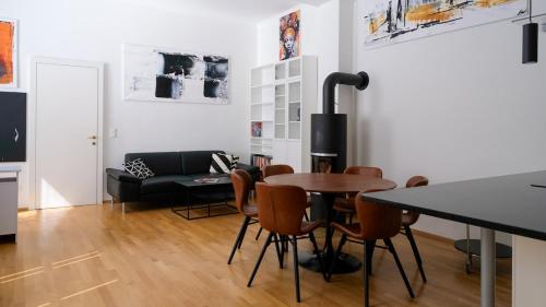 Spacious design apartment with balcony & fireplace