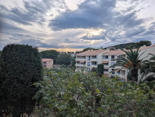 Superbe appartement T2 à 3mn à pied de la plage de Cap Long