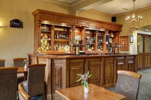 Salon ou bar de l'établissement Best Western Forest and Vale Hotel