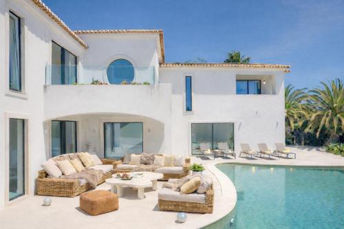 Villa Luz Bliss Smart Home with Sea View Pool Sauna and Cinema