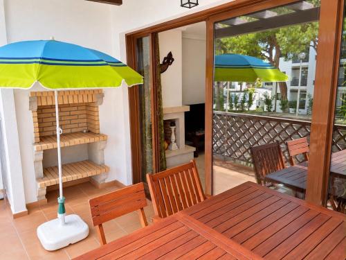 Seaside 1BDR w 2 bathrooms, AC, pool