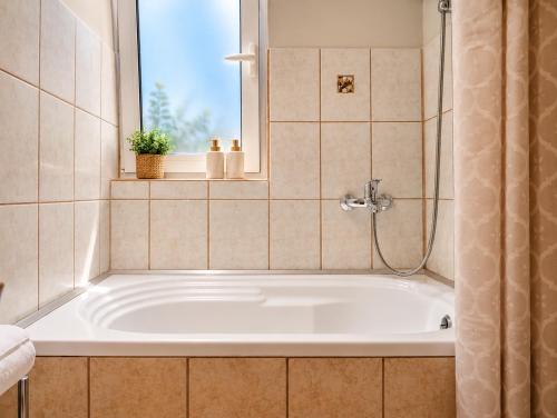 Porto Plaza City Center Apartment AC/Wifi