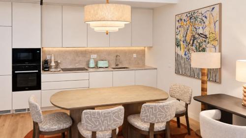 NEW Luxury 2BR Townhouse for 4 with Sun Deck