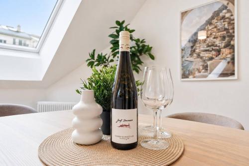 Bright Designer Loft near Kahlenberg