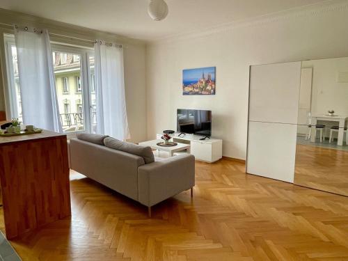8 min to Lausanne train station