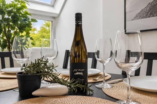 Modern Stay near Kahlenberg & Vineyards