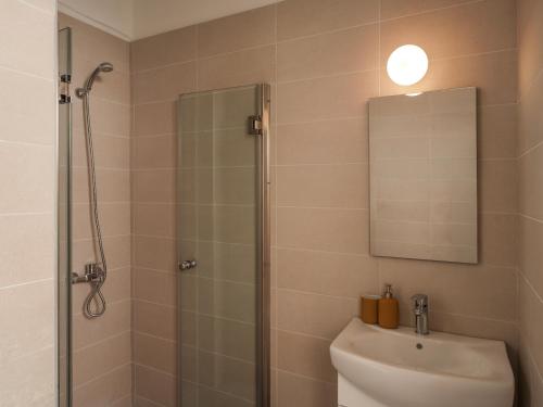 M-98 Apartment in City Center by FortesStays