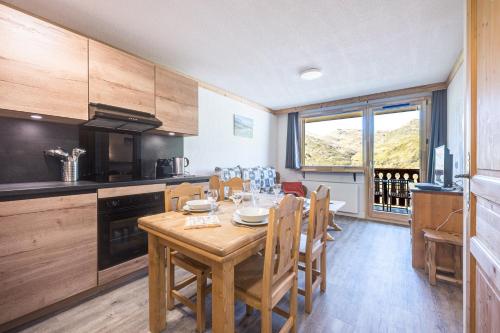 Résidence Cote D'or - Appartement spacieux · Départ et retour skis aux pieds ·Balcon MAE-0514