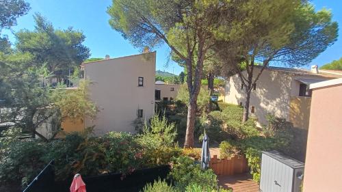 L'Écrin du Sud 4P Élégant, Clim , Piscine, 50m Village Naturiste