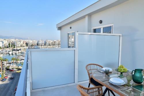 PJ Zeas Royal Junior Penthouse side sea view