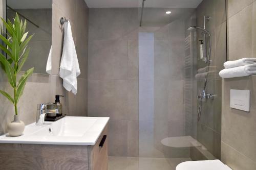 PJ Zeas Royal Junior Penthouse side sea view