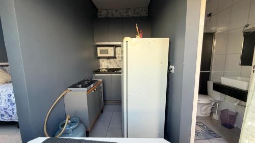 Kitnet Moderna com Ar, Wi-Fi e Garagem