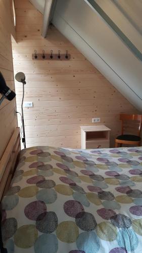 a attic room with a large bed in a attic at Holiday Home Odoorn in Odoorn