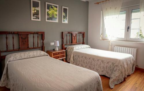 Postel nebo postele na pokoji v ubytování Pensión Albergue A Pedra
