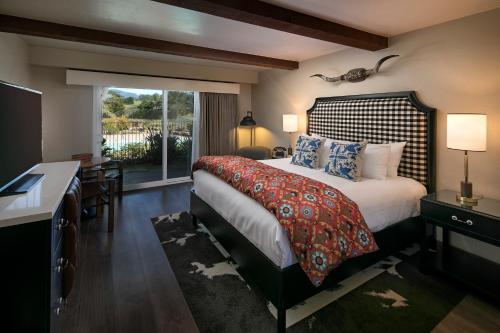Oceanpoint Ranch tesisinde bir odada yatak veya yataklar