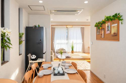 Roppongi Luxury Private Villa, 3-Minute Walk to Roppongi Station, Sleeps 8
