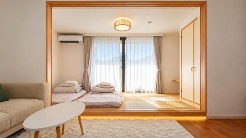 Roppongi Luxury Private Villa, 3-Minute Walk to Roppongi Station, Sleeps 8
