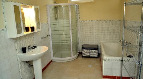 A bathroom at Villetta Panoramica