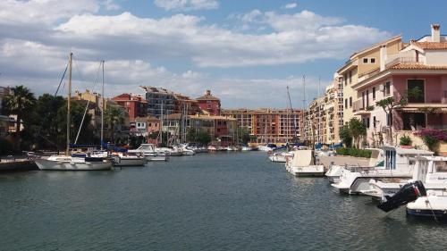 APARTMENTSUITESPAIN Beach Economy