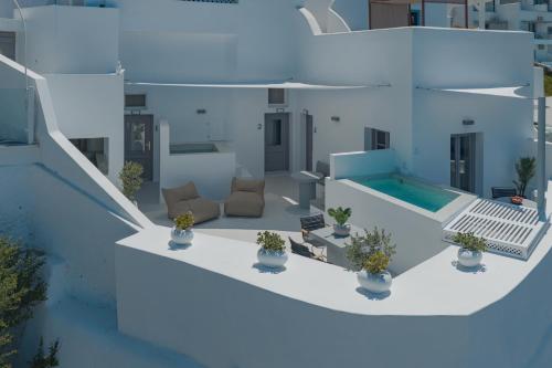 Anemos Fira Caldera View