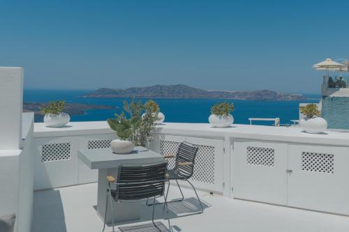 Anemos Fira Caldera View