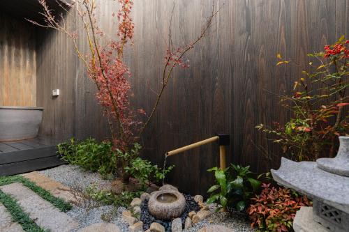 鶴Inn 贅沢な和モダン一軒家 天下茶屋駅徒歩6分 花園町駅徒歩3分 道頓堀 関西空港直通 名庭