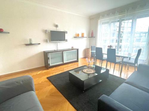 6 minutes walking from the Lausanne train station