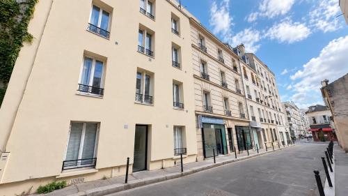 Eiffel Tower 1BR Mezzanine Apartment with Netflix