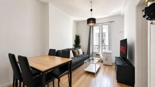 Eiffel Tower 1BR Mezzanine Apartment with Netflix