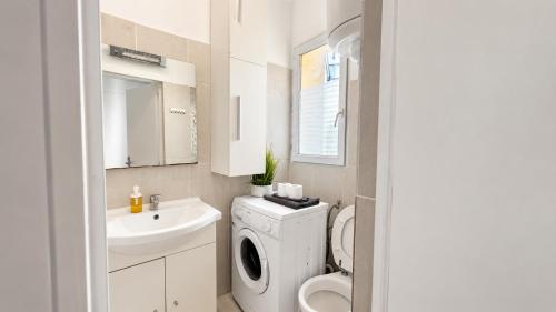 Eiffel Tower 1BR Mezzanine Apartment with Netflix