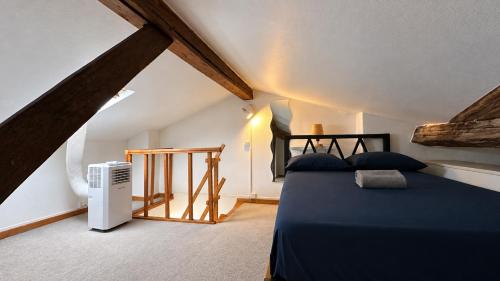 Eiffel Tower 1BR Mezzanine Apartment with Netflix